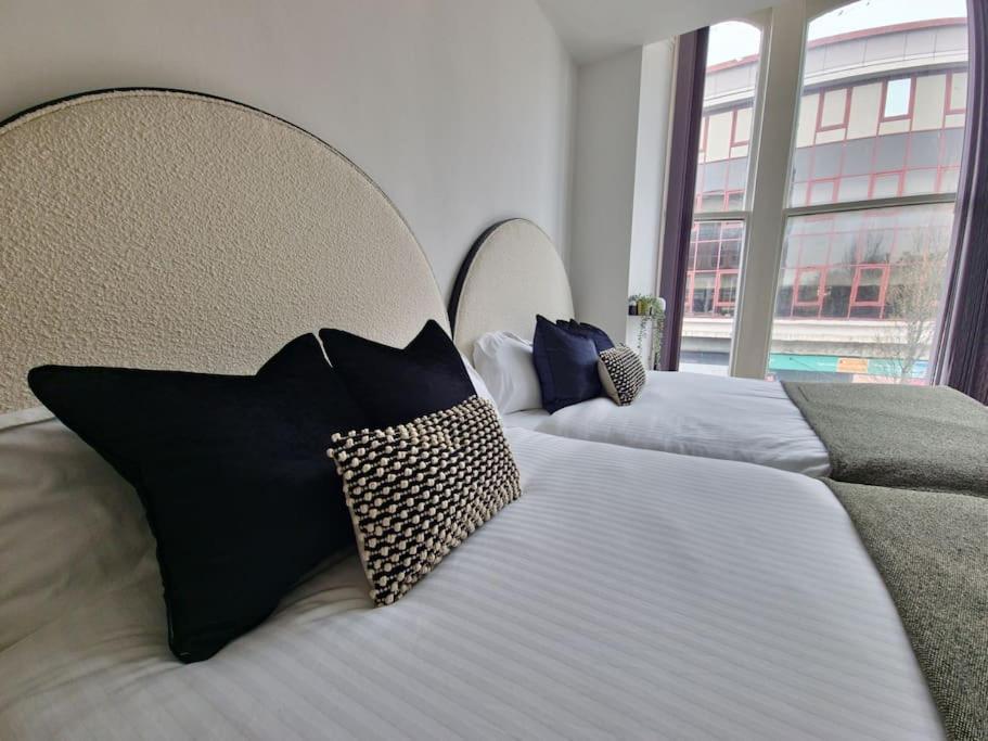The Stray Adjacent, Interior-Designed 2-Bed Apartment- Luxury Харогейт Екстериор снимка